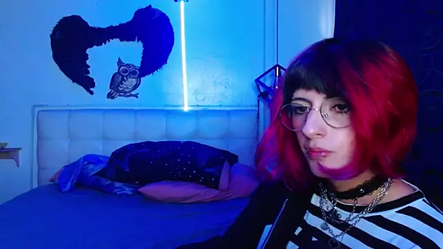 Snapshot of goth_minerva chatting on October 6, 2025, 1:45 pm goth minerva online show from October 6, 2025, 1:45 pm