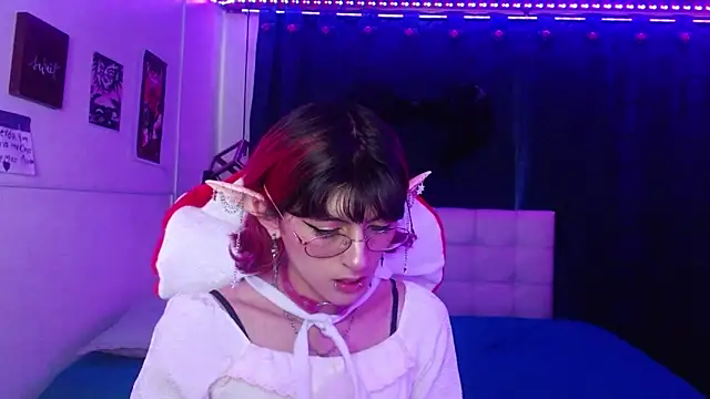 Snapshot of goth_minerva chatting on October 28, 2025, 1:43 pm goth minerva online show from October 28, 2025, 1:43 pm