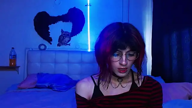 Snapshot of goth_minerva chatting on September 30, 2025, 2:01 pm goth minerva online show from September 30, 2025, 2:01 pm