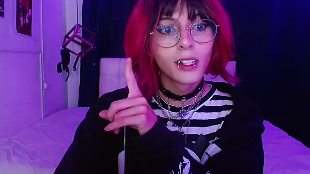 Snapshot of goth_minerva chatting on October 20, 2025, 1:44 pm goth minerva online show from October 20, 2025, 1:44 pm