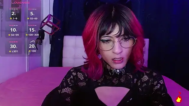 Snapshot of goth_minerva chatting on October 21, 2025, 1:43 pm goth minerva online show from October 21, 2025, 1:43 pm