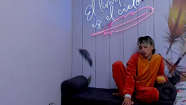 Snapshot of Meneaterss chatting on October 4, 2025, 10:50 am Meneaterss online show from October 4, 2025, 10:50 am