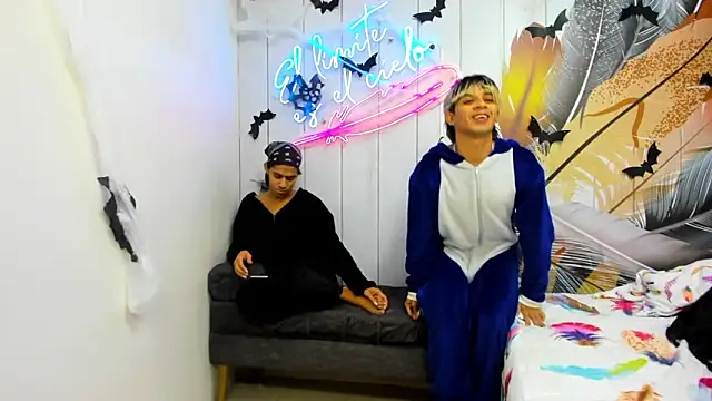 Snapshot of Meneaterss chatting on October 17, 2025, 10:29 am Meneaterss online show from October 17, 2025, 10:29 am