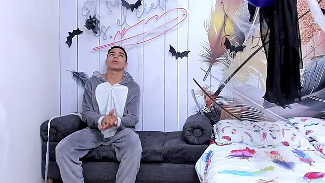 Snapshot of Meneaterss chatting on October 9, 2025, 10:27 am Meneaterss online show from October 9, 2025, 10:27 am