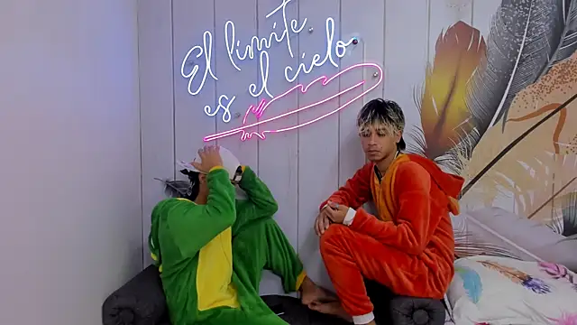 Snapshot of Meneaterss chatting on September 30, 2025, 10:32 am Meneaterss online show from September 30, 2025, 10:32 am