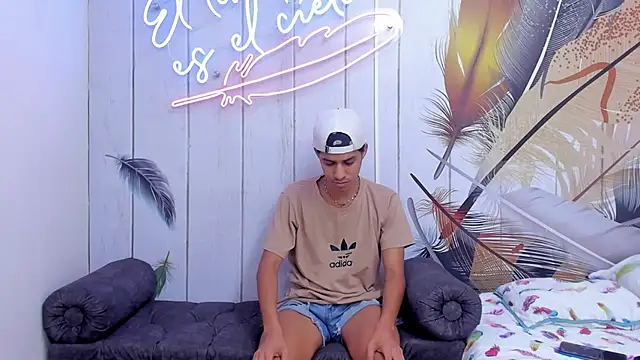 Snapshot of Meneaterss chatting on September 29, 2025, 8:25 pm Meneaterss online show from September 29, 2025, 8:25 pm