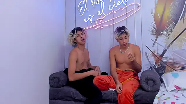 Snapshot of Meneaterss chatting on October 3, 2025, 10:39 am Meneaterss online show from October 3, 2025, 10:39 am