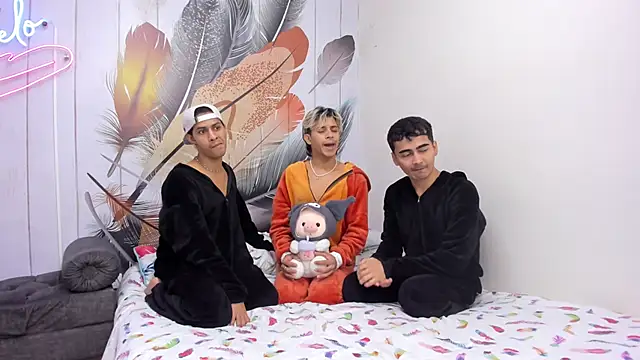 Snapshot of Meneaterss chatting on September 28, 2025, 12:01 pm Meneaterss online show from September 28, 2025, 12:01 pm