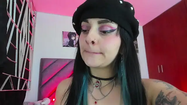 Snapshot of KARINNA__RAVEN chatting on December 19, 2025, 12:14 am KARINNA RAVEN online show from December 19, 2025, 12:14 am