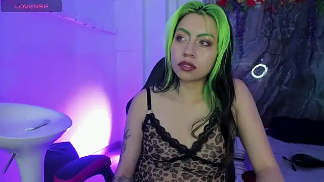 Snapshot of midory_ chatting on October 12, 2025, 12:34 am midory online show from October 12, 2025, 12:34 am