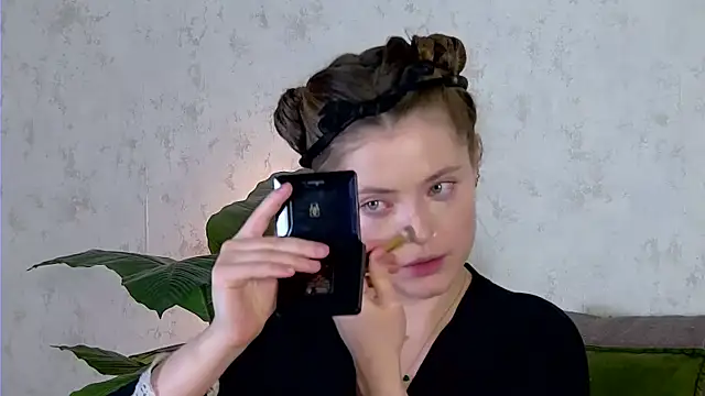 AshleyD  online show from December 4, 2025, 2:21 am