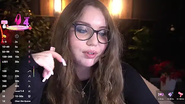 Snapshot of LuxSopphia chatting on July 3, 2026, 12:33 pm LuxSopphia online show from July 3, 2026, 12:33 pm