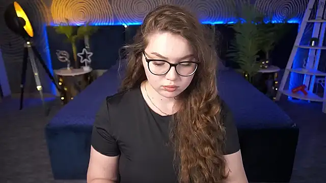 Snapshot of LuxSopphia chatting on September 26, 2025, 12:23 pm LuxSopphia online show from September 26, 2025, 12:23 pm