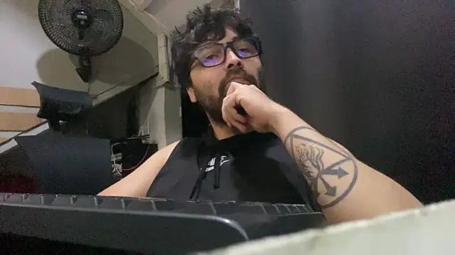 Snapshot of Freakydrag chatting on November 14, 2025, 3:54 am Freakydrag online show from November 14, 2025, 3:54 am