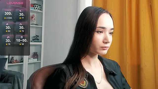 Lillllos online show from November 28, 2025, 4:23 am