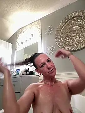 Snapshot of Lilbeezie81 chatting on February 11, 2026, 8:41 pm Lilbeezie81 online show from February 11, 2026, 8:41 pm