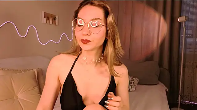 Snapshot of Lilo_Sims chatting on October 21, 2025, 1:49 am Lilo Sims online show from October 21, 2025, 1:49 am