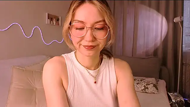 Snapshot of Lilo_Sims chatting on October 15, 2025, 2:32 am Lilo Sims online show from October 15, 2025, 2:32 am