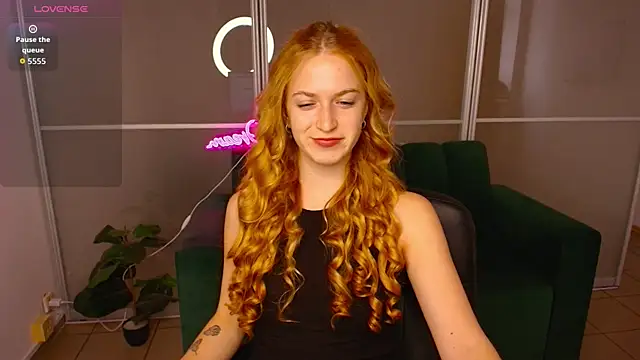 Snapshot of MirandaMayers chatting on October 7, 2025, 11:44 am MirandaMayers online show from October 7, 2025, 11:44 am