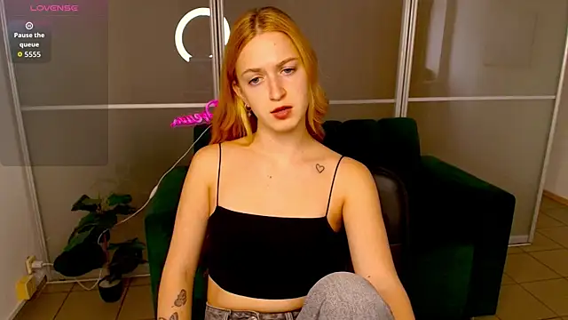 Snapshot of MirandaMayers chatting on October 9, 2025, 11:44 am MirandaMayers online show from October 9, 2025, 11:44 am