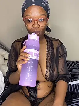 YummyMelanin117 online show from February 17, 2026, 10:40 pm