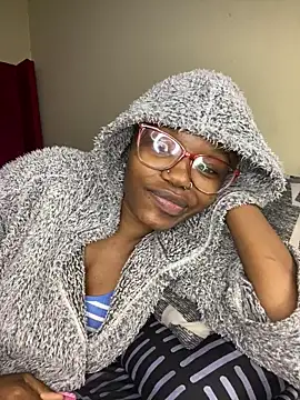 YummyMelanin117 online show from September 30, 2025, 9:32 pm