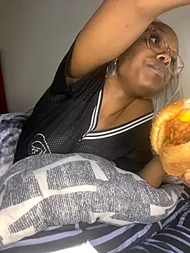 YummyMelanin117 online show from October 16, 2025, 2:09 am