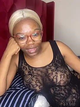 YummyMelanin117 online show from February 18, 2026, 9:33 pm