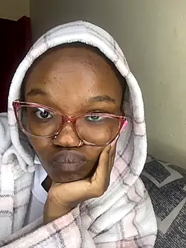 YummyMelanin117 online show from November 11, 2025, 9:53 pm