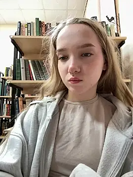 bambi lu online show from April 3, 2026, 9:32 pm