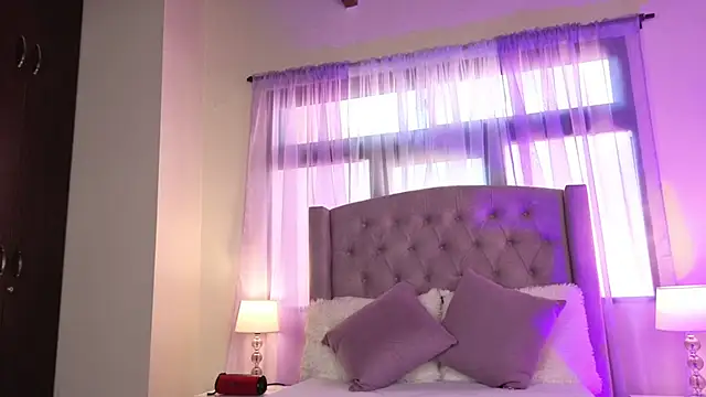 zaraquiinn online show from October 18, 2025, 2:08 pm