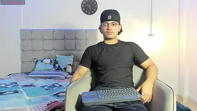 samxx muscle online show from November 3, 2025, 2:09 pm