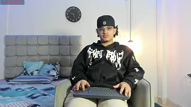 Snapshot of samxx_muscle chatting on November 1, 2025, 2:22 pm samxx muscle online show from November 1, 2025, 2:22 pm