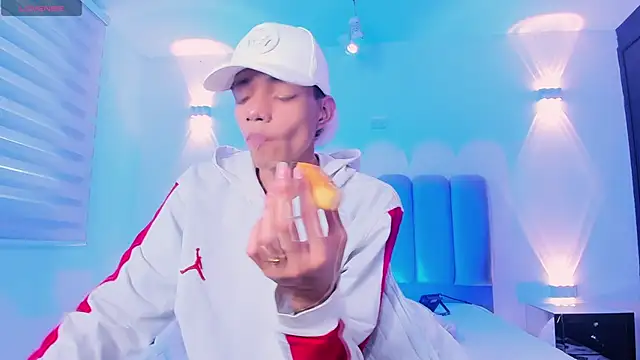 candyandmarilyn online show from September 24, 2025, 8:48 pm