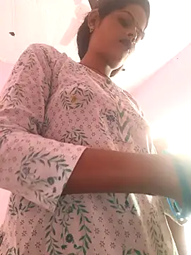 Snapshot of Eshna_Dabral chatting on October 16, 2025, 7:38 am Eshna Dabral online show from October 16, 2025, 7:38 am