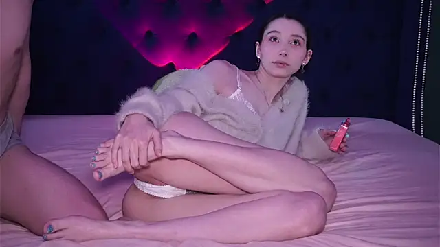 NanamiLovesTomoe online show from December 14, 2025, 7:14 am