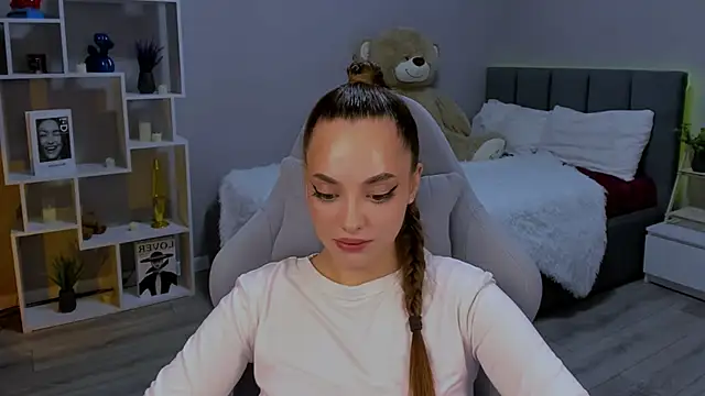 MelanieAlves online show from November 28, 2025, 6:19 pm