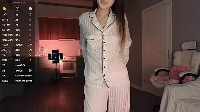 Snapshot of Ella_lee15 chatting on October 20, 2025, 2:13 am Ella lee15 online show from October 20, 2025, 2:13 am