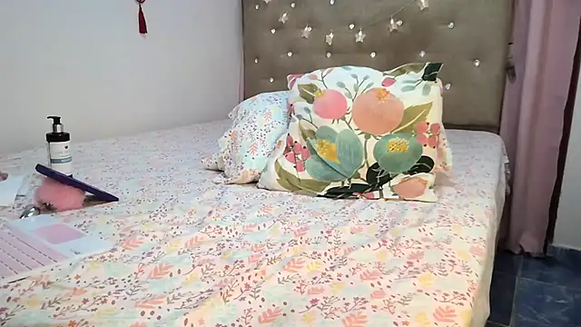 sofia8428 online show from February 28, 2026, 12:43 am