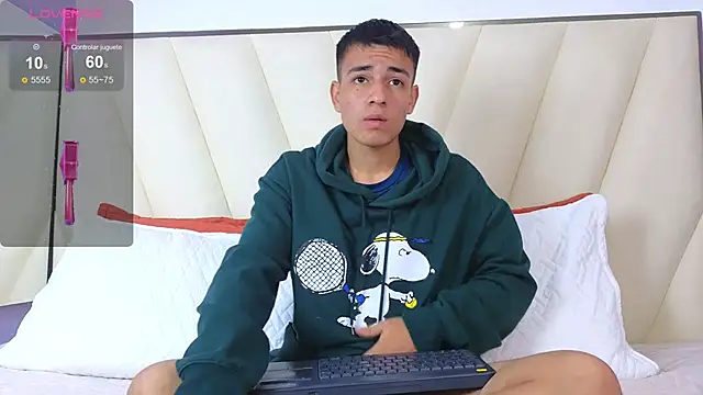 Snapshot of Hotboy21_ chatting on October 17, 2025, 3:54 am Hotboy21  online show from October 17, 2025, 3:54 am