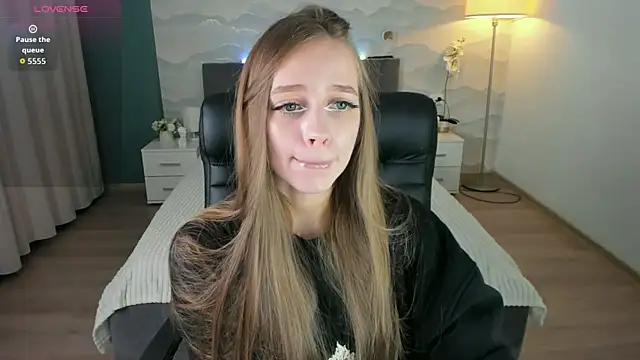 Amy Waynee online show from September 23, 2025, 4:36 pm