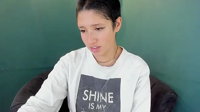 Snapshot of Elaine87_ chatting on October 19, 2025, 9:06 pm Elaine87 online show from October 19, 2025, 9:06 pm