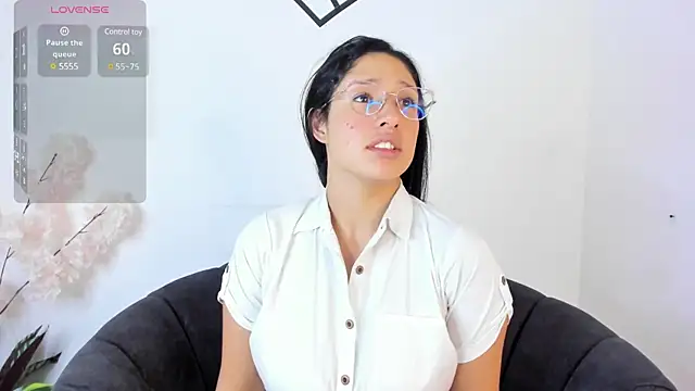 Snapshot of Elaine87_ chatting on March 20, 2025, 11:45 pm Elaine87 online show from March 20, 2025, 11:45 pm