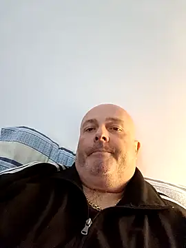 Alexis Bull online show from October 3, 2025, 2:40 pm