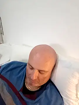 Alexis Bull online show from October 6, 2025, 9:26 pm