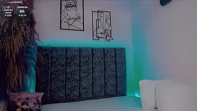 Snapshot of blonder_roux chatting on October 17, 2025, 9:56 am blonder roux online show from October 17, 2025, 9:56 am