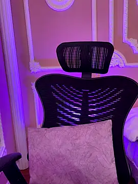 ArianaReynoldss online show from September 30, 2025, 7:31 pm