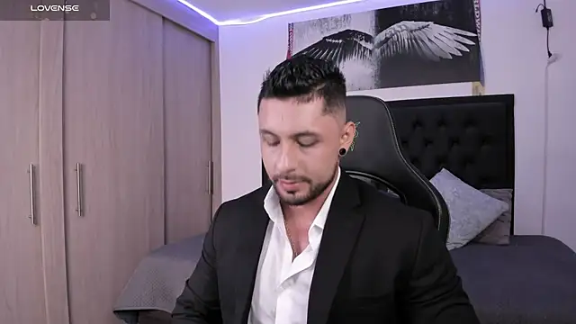 Snapshot of santi_aesthetic chatting on October 8, 2025, 3:41 am santi aesthetic online show from October 8, 2025, 3:41 am