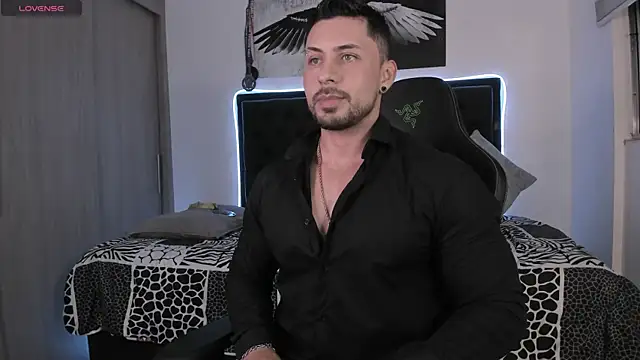 santi aesthetic online show from May 31, 2026, 2:39 am