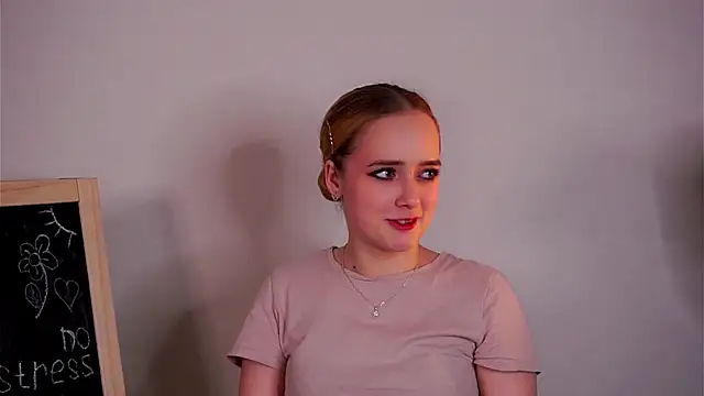 EllwynaGrindell online show from March 22, 2025, 6:03 pm